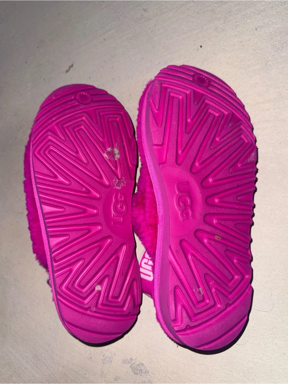 UGG Kids Bright Hot Pink Fuzz Back-Strap Slide Slippers